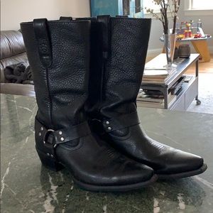 Ariat Black leather cowboy boots 🤠